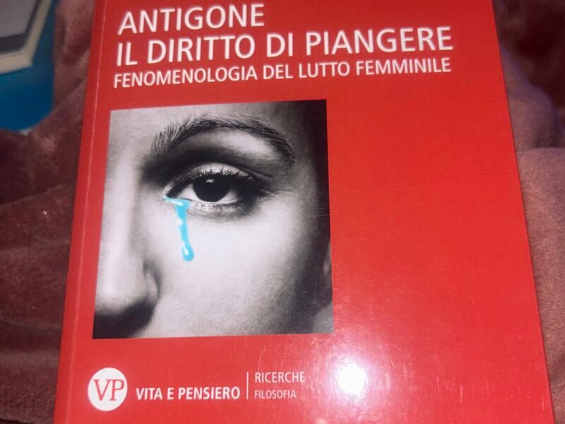 Antigone. Il diritto di piangere. Fenomenologia del lutto femminile.