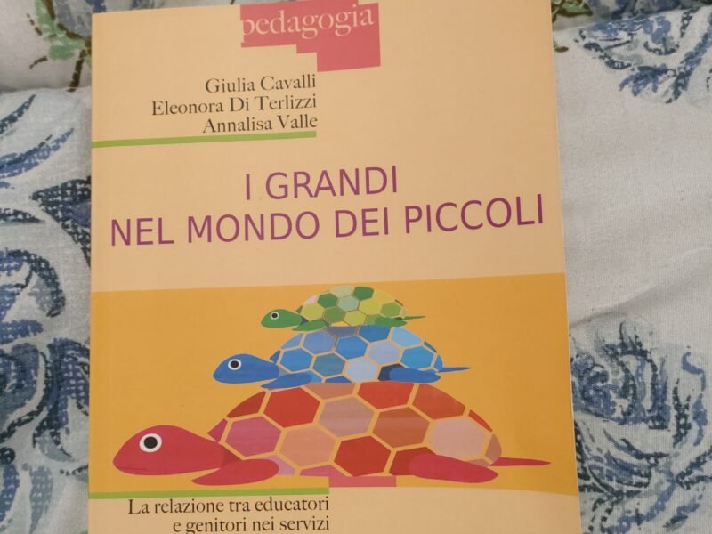 I grandi nel mondo dei piccoli. La relazione tra educatori e genitori nei servizi per la prima infanzia.